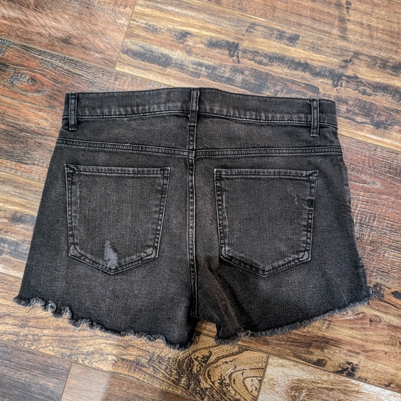 Express Back Shorts - Picture 2 of 4